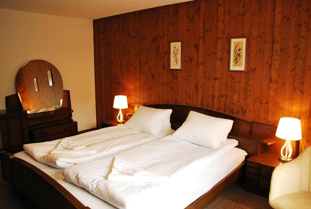 Rooms With Private Bathrooms Saas im Prattigau Екстериор снимка