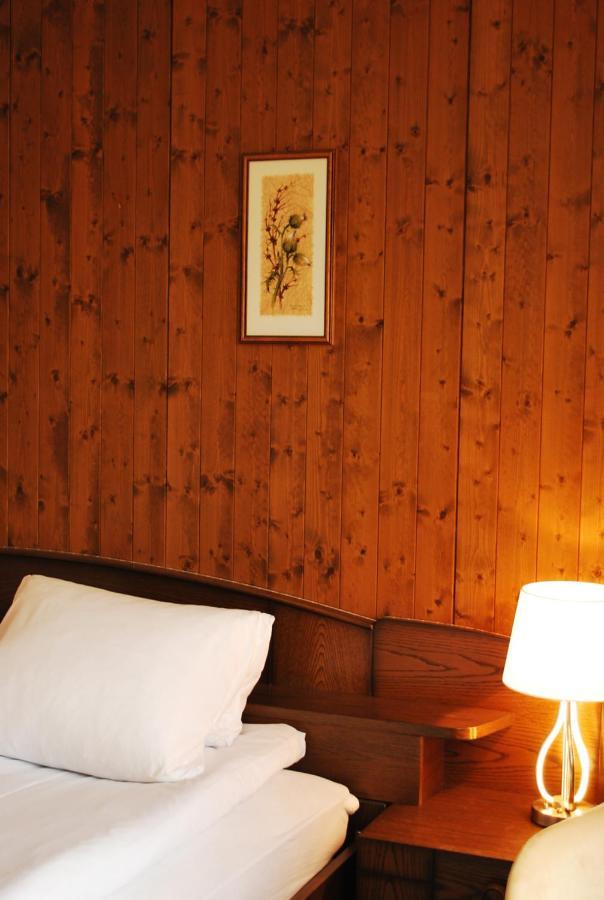 Rooms With Private Bathrooms Saas im Prattigau Екстериор снимка
