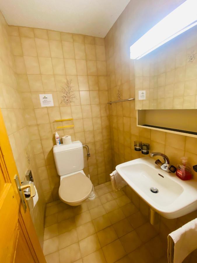 Rooms With Private Bathrooms Saas im Prattigau Екстериор снимка